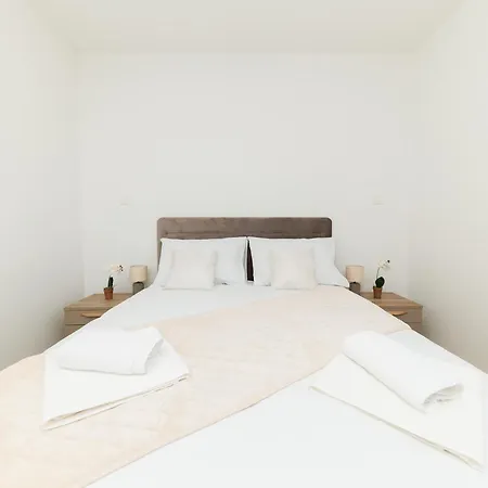 Apartman Vibes By Belmont Realty *