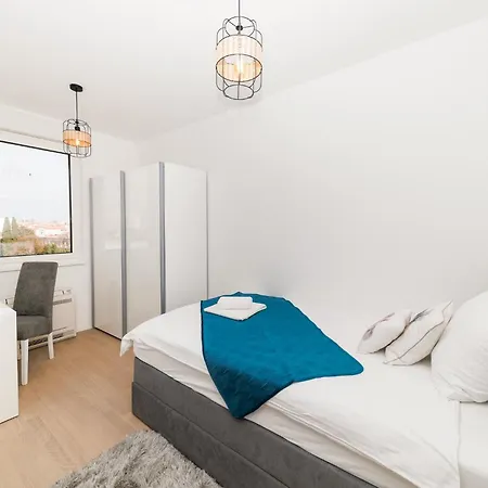 Vibes By Belmont Realty Zára