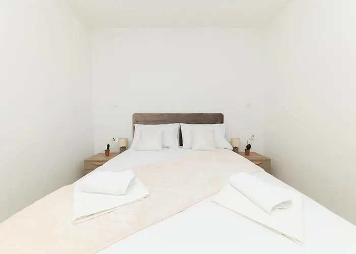 Apartment Vibes By Belmont Realty *