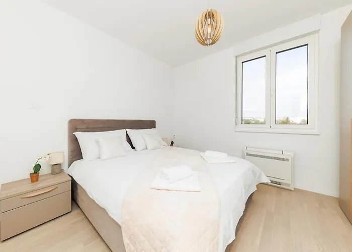 Apartment Vibes By Belmont Realty *