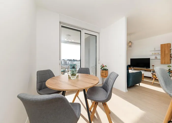 Apartment Vibes By Belmont Realty *