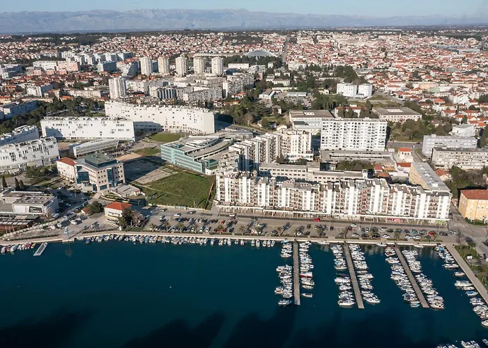 Vibes By Belmont Realty Apartment