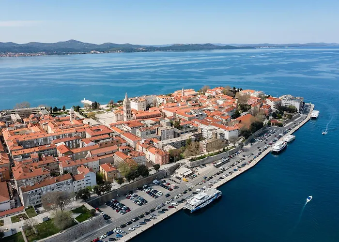 Vibes By Belmont Realty Apartment