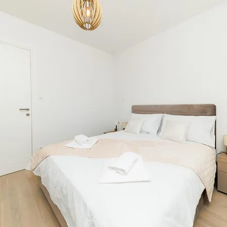 Апартаменты Vibes By Belmont Realty
