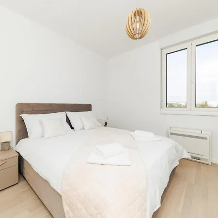 Апартаменты Vibes By Belmont Realty *